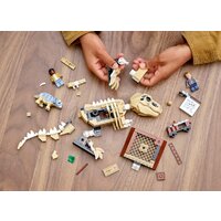 LEGO Jurassic World 76940 Скелет тираннозавра на выставке Image #11