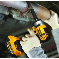 DeWalt DCF880M2 Image #3