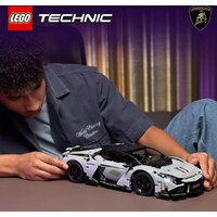 LEGO Technic 42214 Суперкар Lamborghini Revuelto Image #8