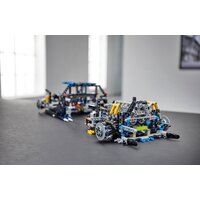 LEGO Technic 42083 Bugatti Chiron Image #10