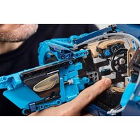 LEGO Technic 42083 Bugatti Chiron Image #12