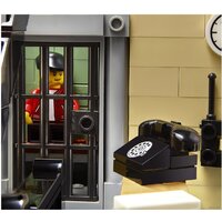LEGO Creator 10278 Полицейский участок Image #22
