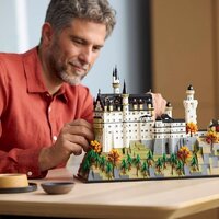 LEGO Architecture 21063 Neuschwanstein Castle Image #14